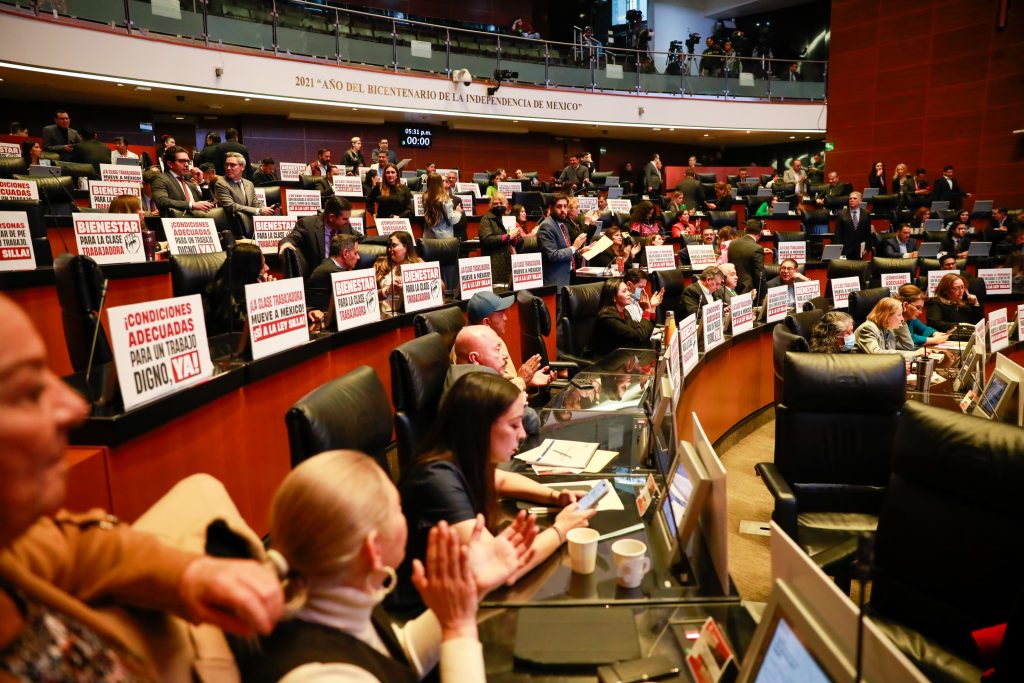 México legisla lo básico: la decepción de la Ley Silla y la promesa de 40 horas