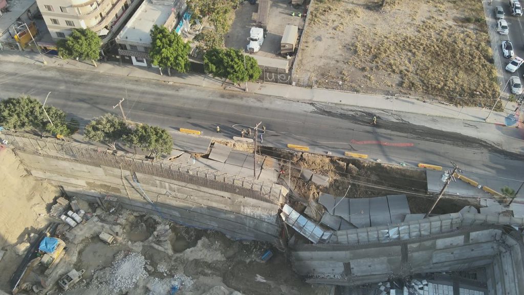 Como consecuencia del socavón en el Centro de la ciudad, las autoridades exhortaron a la ciudadanía que circula, de manera regular por la zona, tomar vías alternas