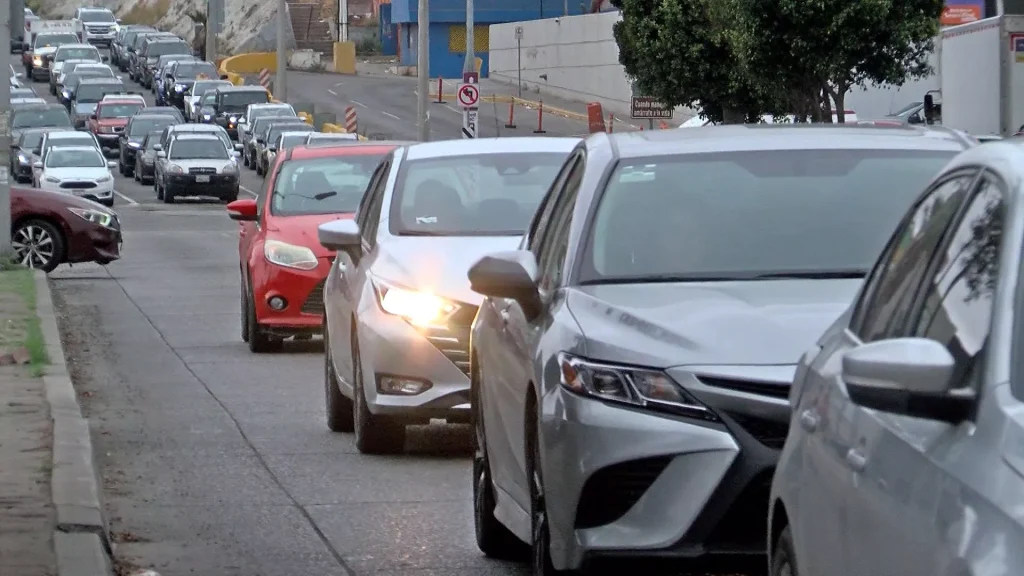 El tráfico vehicular no solo representa una pérdida de tiempo, sino también un factor silencioso que deteriora la salud mental de miles de personas