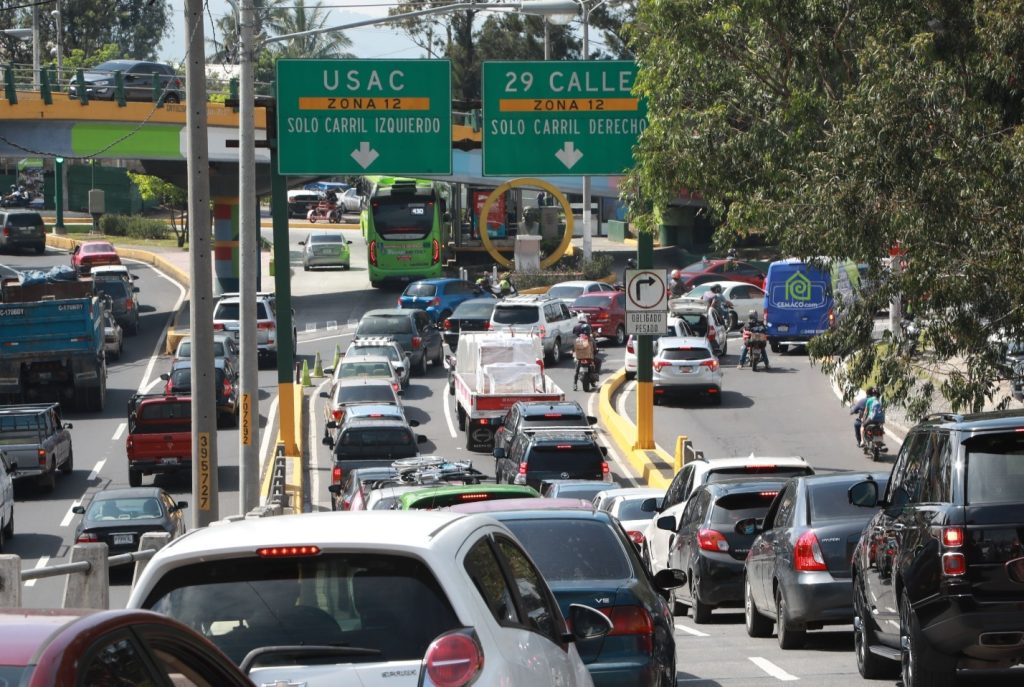 El tráfico vehicular no solo representa una pérdida de tiempo, sino también un factor silencioso que deteriora la salud mental de miles de personas